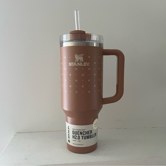 NWT Stanley 🤎 Magnolia Hearth & Hand 40oz Tumbler Limited Edition Deep Clay - Picture 4 of 9